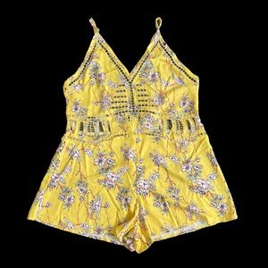 YOINS V-neck Backless Romper With Body Cut Outs size Large